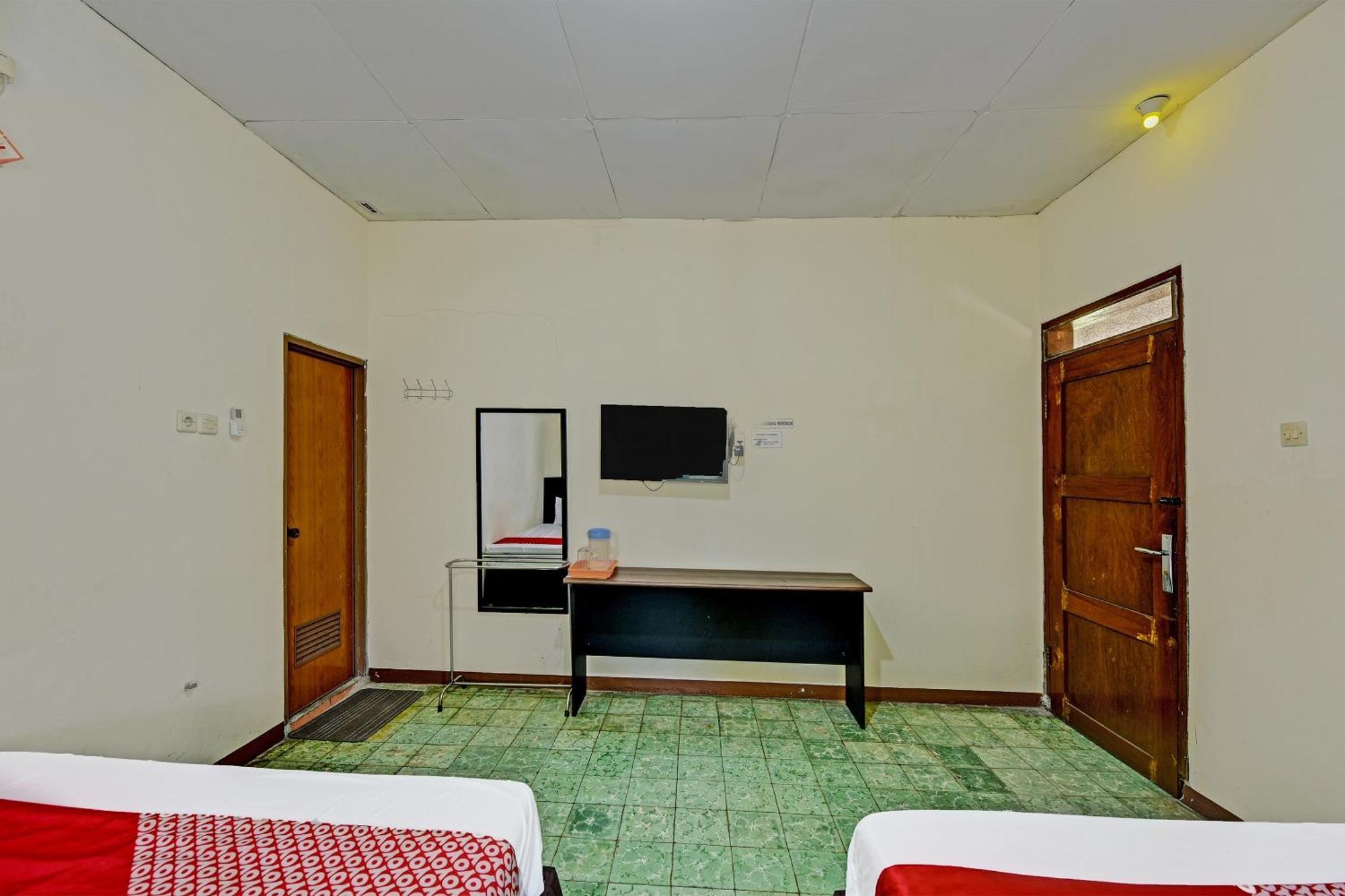 Oyo 90443 Hotel New Kartika In Cilopadang Kültér fotó
